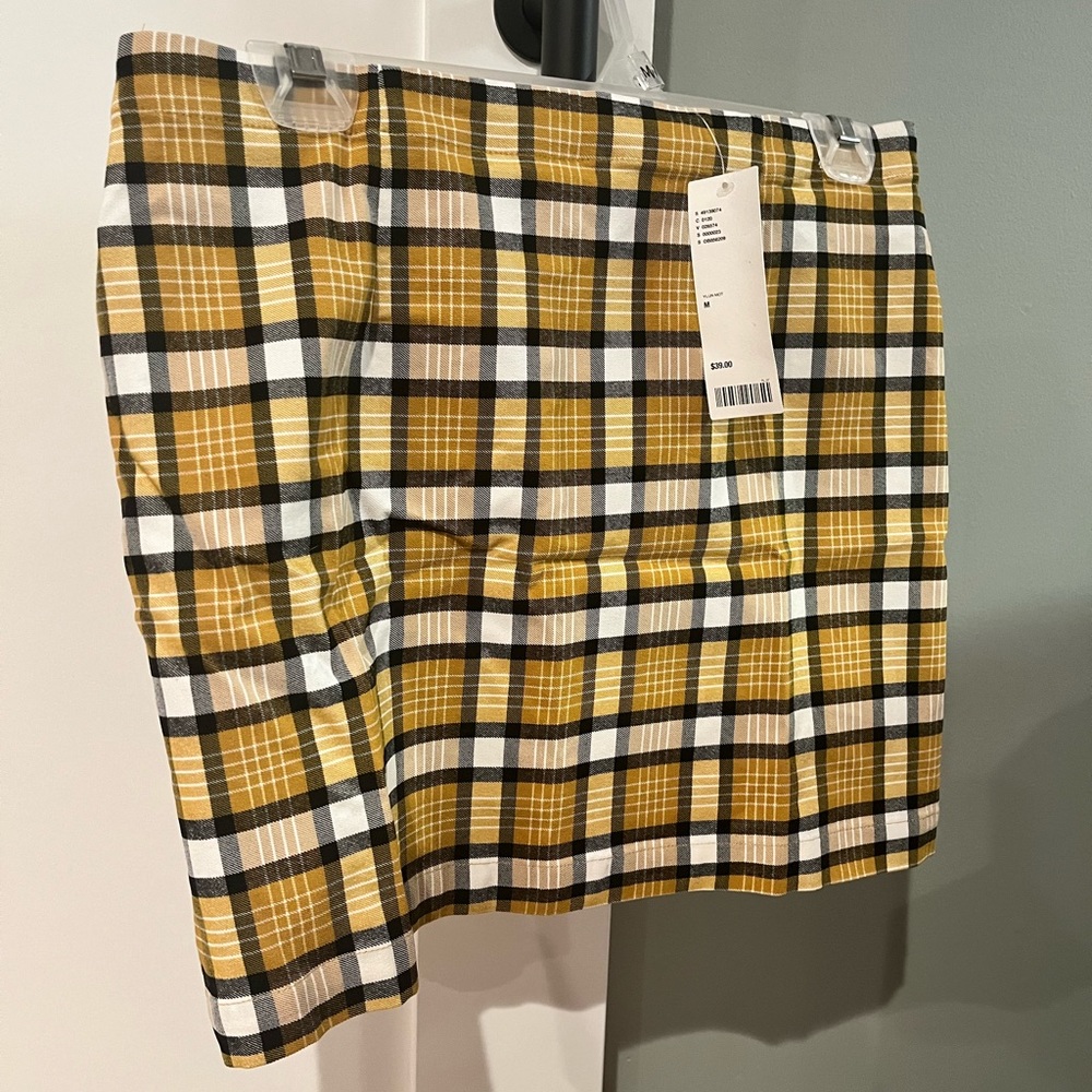 Urban Outfitters Gold and black plaid mini skirt, size M